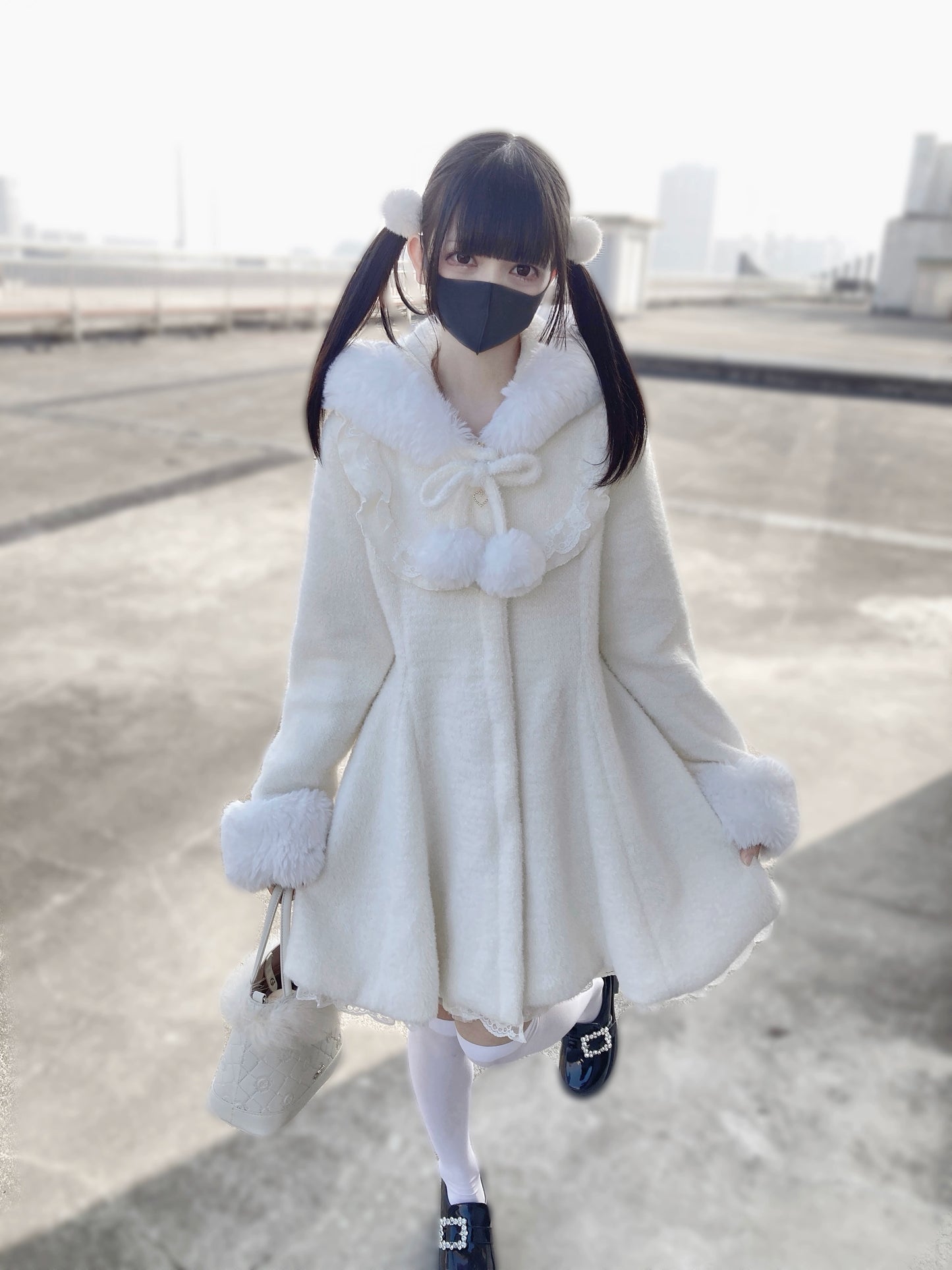 【予約商品】Snowball Ribbon Fur Hoodie White A-Line Coat NEK0033