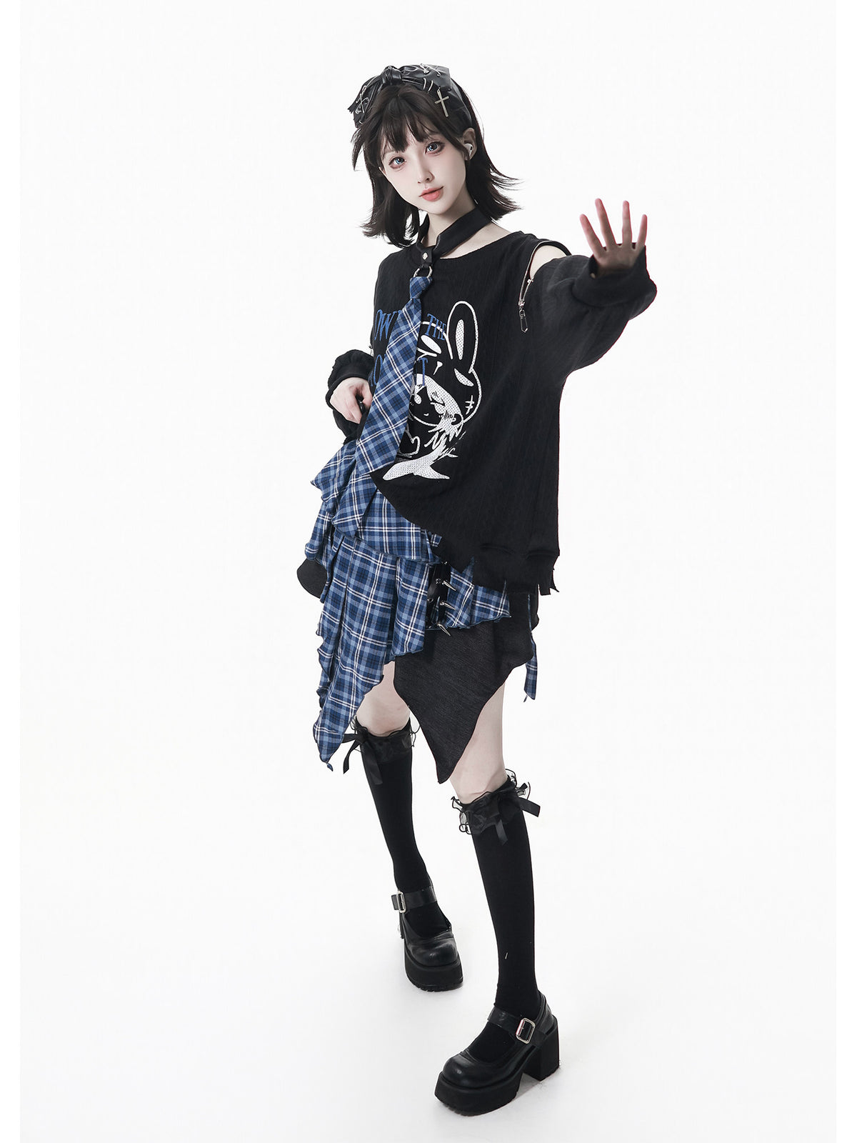 Cutout Shoulder Print Sweatshirt With Plaid Trim PIN0042