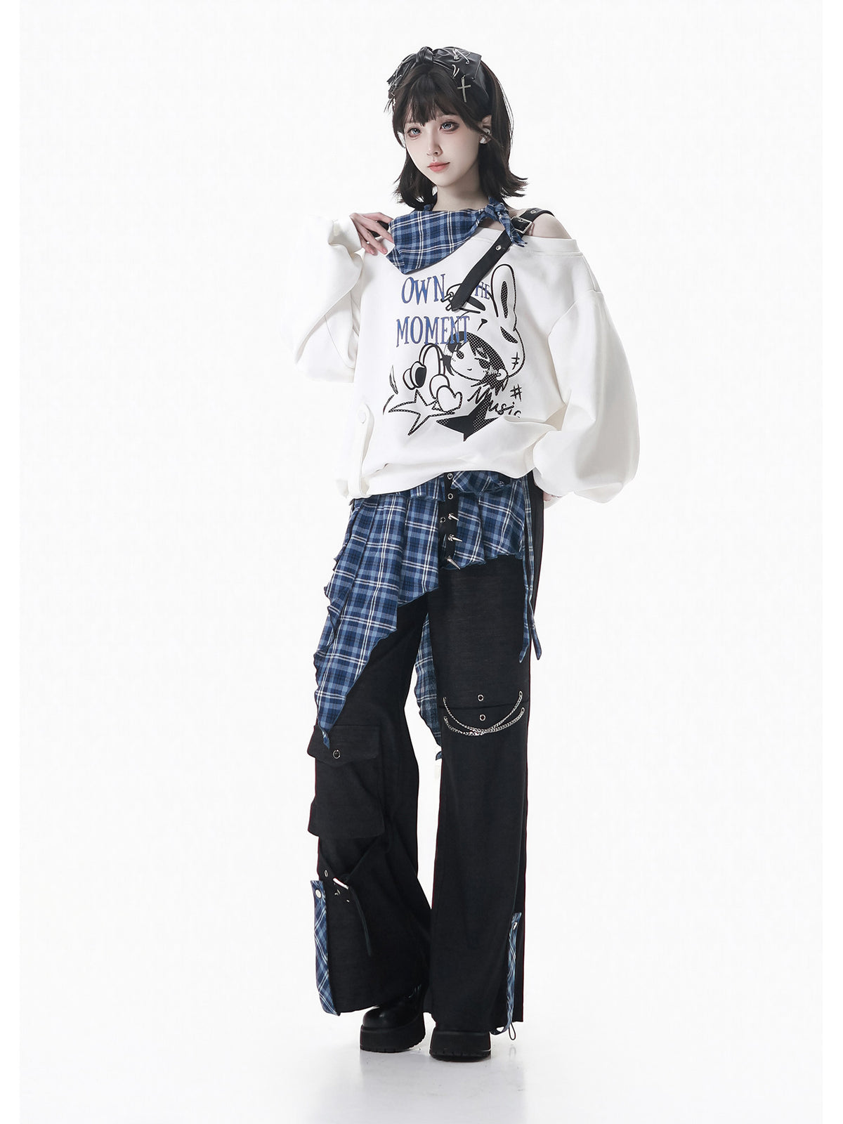 Cutout Shoulder Print Sweatshirt With Plaid Trim PIN0042