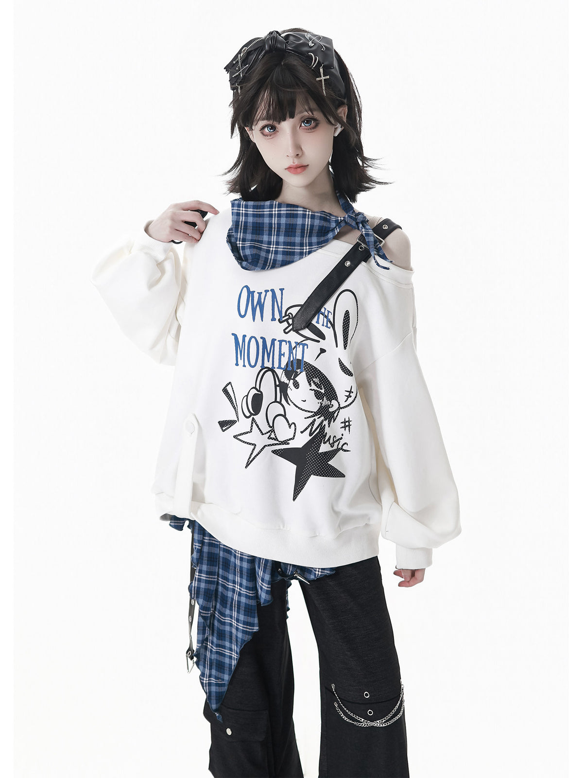 Cutout Shoulder Print Sweatshirt With Plaid Trim PIN0042