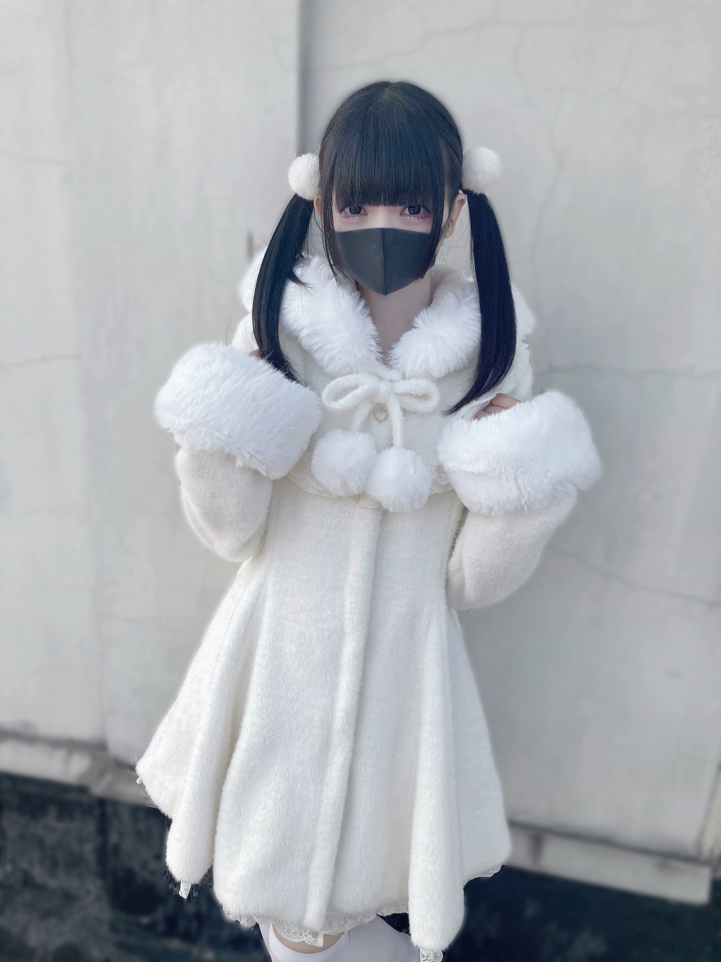 【予約商品】Snowball Ribbon Fur Hoodie White A-Line Coat NEK0033